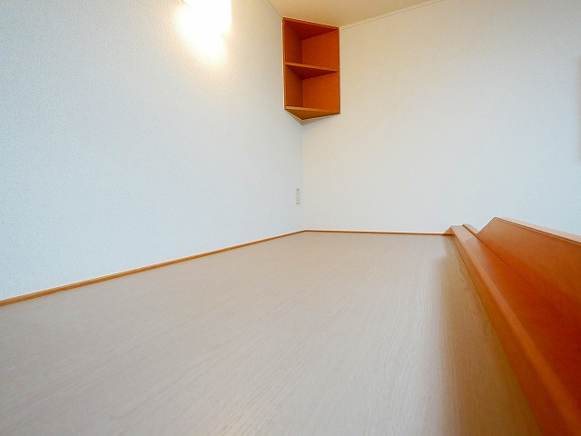 その他部屋・スペース　開放的な寝室です