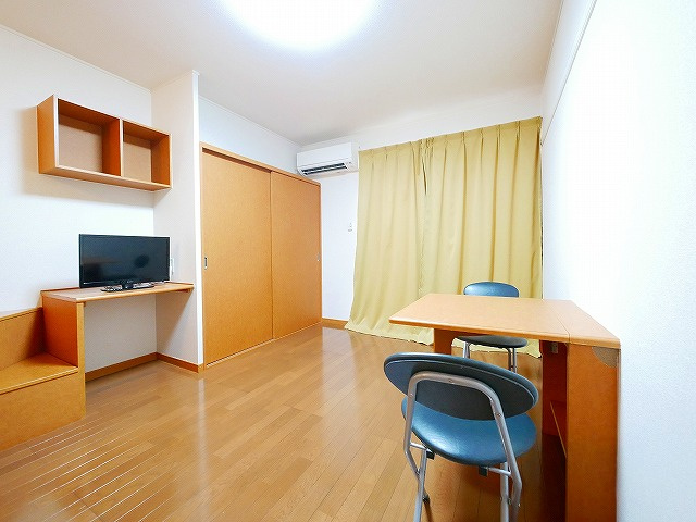 居室・リビング　こちらの居間で趣味の時間をお楽しみください