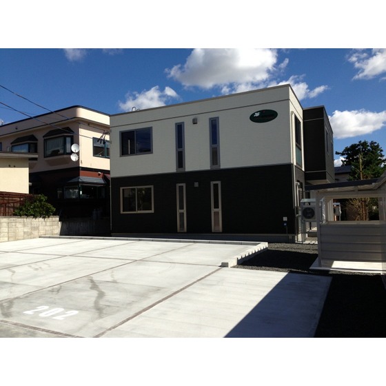 建物外観　ロードヒーティング駐車場完備！