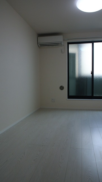 居室・リビング　照明付きのお部屋です。