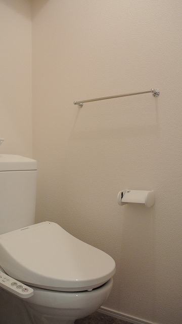 トイレ　温水洗浄便座です。