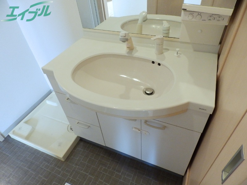 洗面設備　同型参考写真