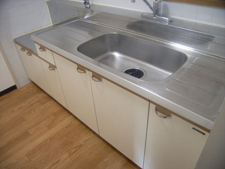 キッチン　コンパクトなキッチンで掃除もラクラク