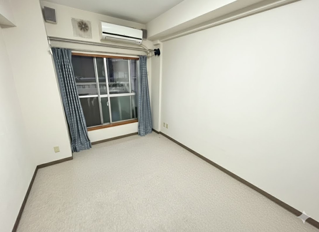 居室・リビング　ご希望の方はベッド、デスク付きご相談可能です