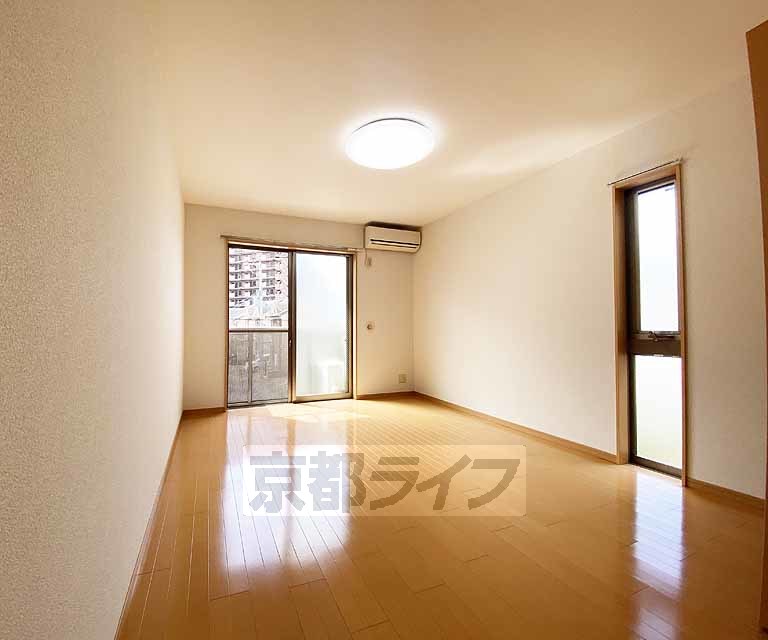 居室・リビング　落ち着いた雰囲気のお部屋です