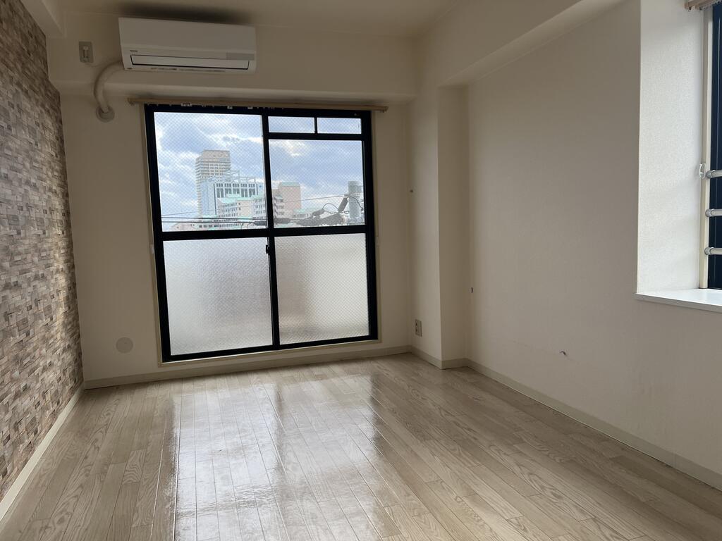 居室・リビング　同マンション別室の写真です☆