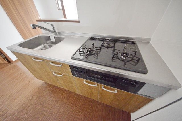 キッチン　★三口ガスコンロのシステムキッチン★