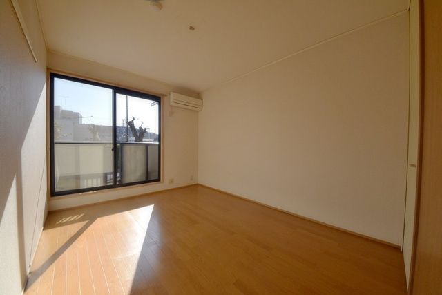 居室・リビング　お問合せはタウンハウジングまで