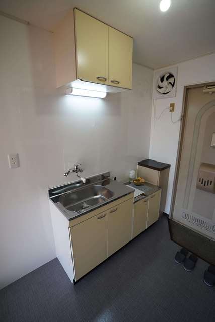 キッチン　同じ建物の別のお部屋