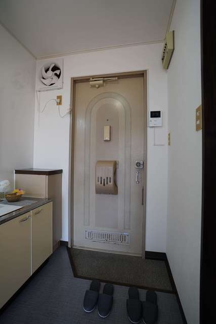 玄関　同じ建物の別のお部屋