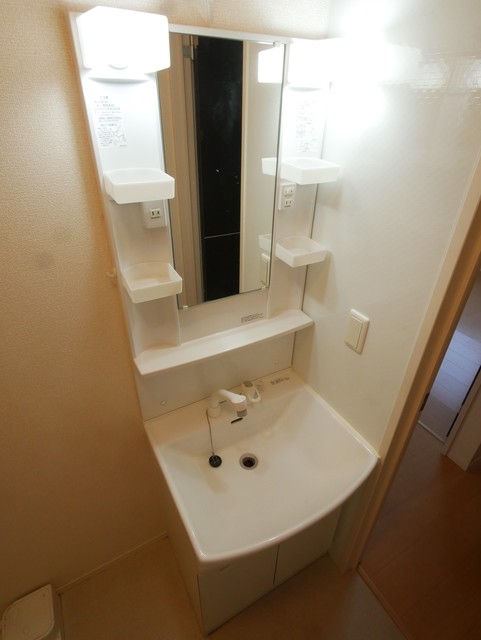 洗面設備　★人気設備のシャワー付洗面台です★