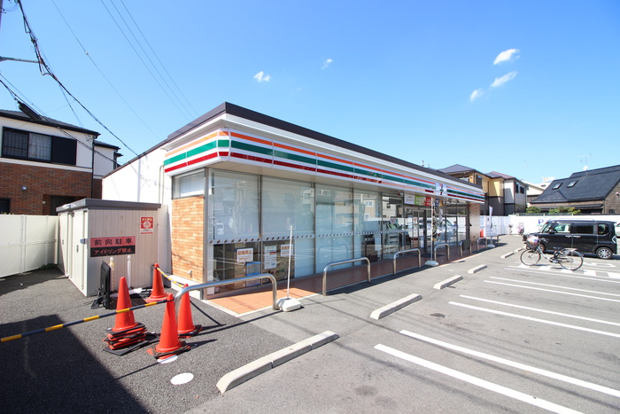 コンビニ　セブンイレブン本町9丁目店（コンビニ）まで349m