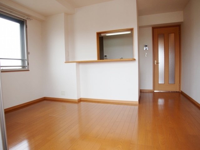 居室・リビング　こちらのリビングで趣味の時間をお楽しみください