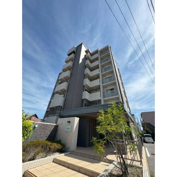 建物外観　オシャレなタイル張りの外観