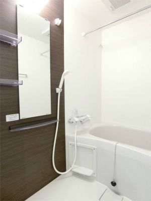 バス・シャワールーム　【女性のお一人暮らしでも安心のセキュリティ♪】人気の白基調！