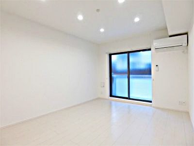 居室・リビング　【女性のお一人暮らしでも安心のセキュリティ♪】人気の白基調！