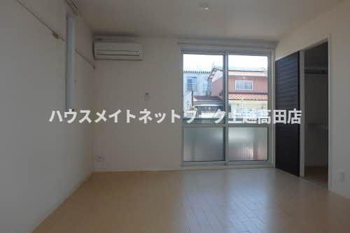 居室・リビング　洋室（参考同型101号室室内写真）