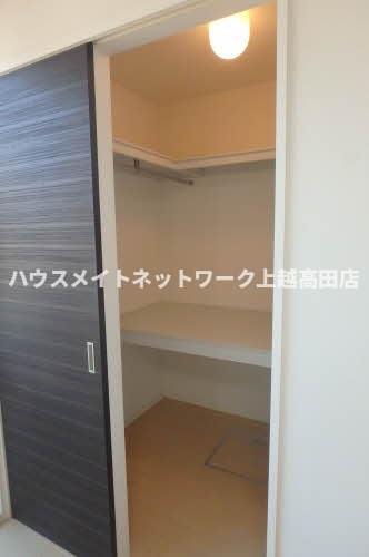 収納　ウォークインクローゼット（参考同型101号室室内写真）