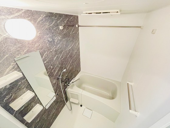 バス・シャワールーム　※別部屋の写真です