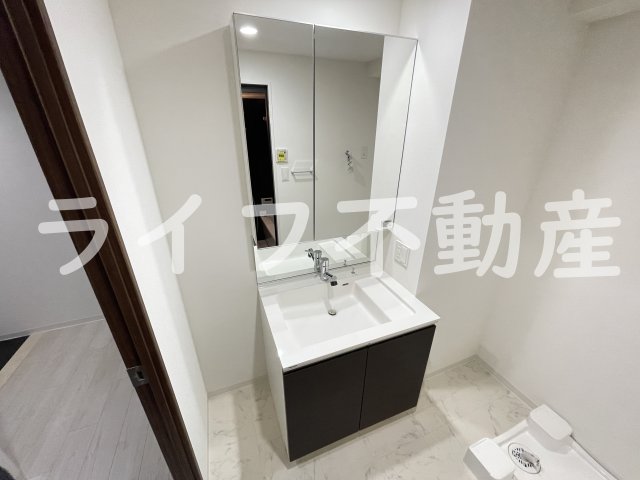 洗面設備　独立洗面台あり、毎朝おしゃれに忙しい女性の方におすすめです