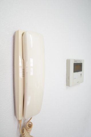 セキュリティ　インターフォンで快適な室内でお客さま対応。