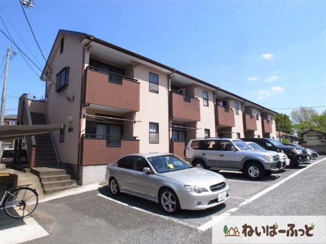 建物外観　全面は駐車場、いつでも日当り良好だっ！