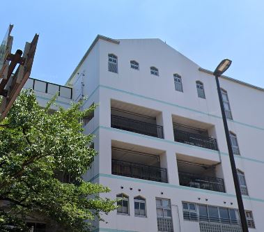小学校　新宿区立四谷第六小学校（小学校）まで854m