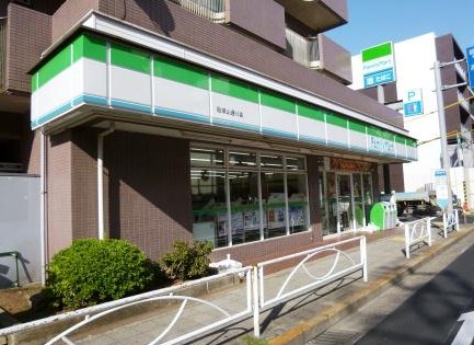 コンビニ　ファミリーマート砧城山通り店（コンビニ）まで221m