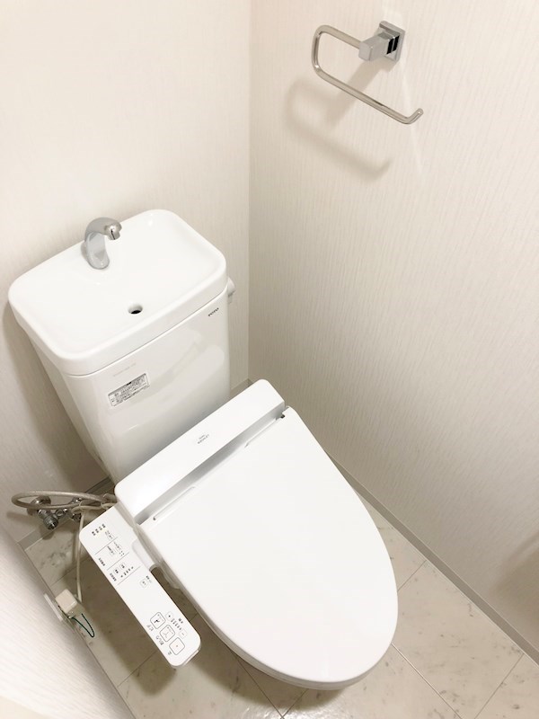 トイレ　温水洗浄暖房便座