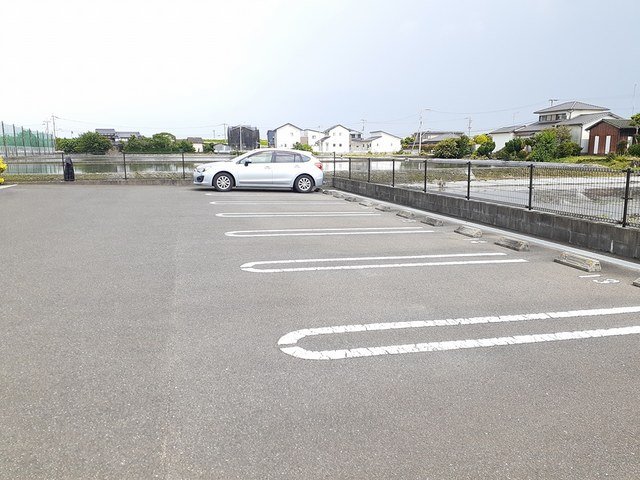 駐車場　駐車場に車を止められます
