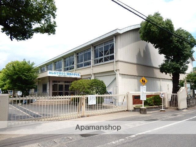 小学校　岡山市立三勲小学校（小学校）まで883m