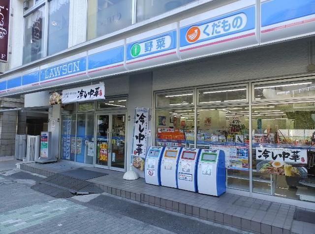 コンビニ　ローソン新宿坂町店（コンビニ）まで451m