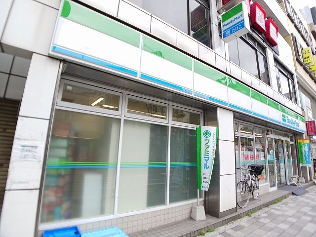コンビニ　ファミリーマート（コンビニ）まで230m
