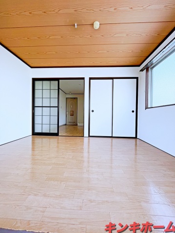 居室・リビング　写真は別のお部屋のものでございます