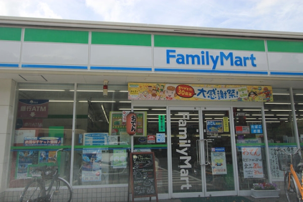 コンビニ　ファミリーマート春日4丁目店（コンビニ）まで134m
