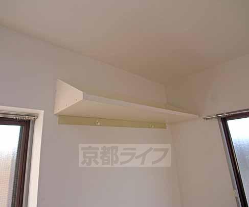 その他部屋・スペース　便利な棚付き