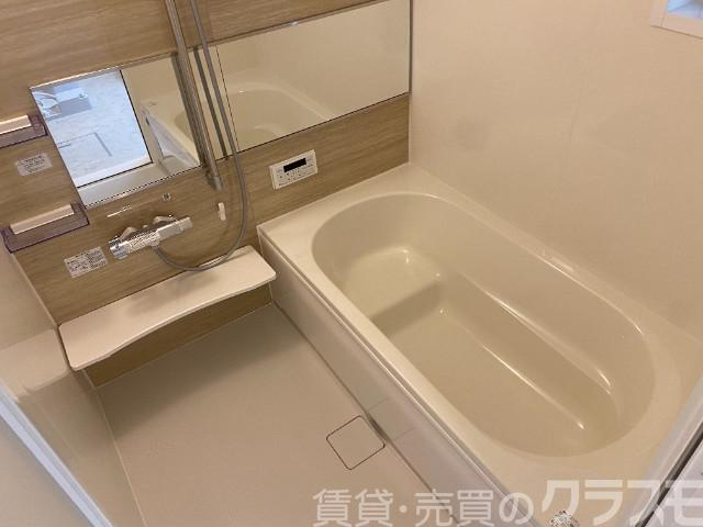 バス・シャワールーム　浴室乾燥機＆追焚機能付き広々バスルーム♪