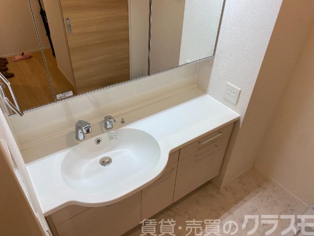 洗面設備　鏡の大きなシャンプードレッサー♪