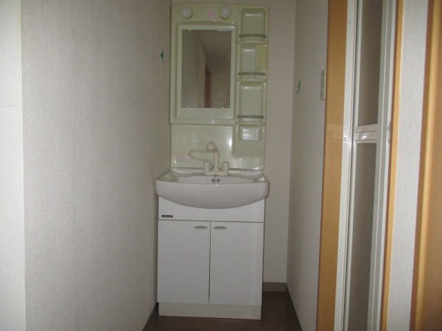 浜松市中央区 3階建 築25年の内装写真