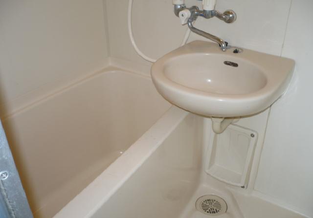 バス・シャワールーム　☆人気のお風呂・トイレ別でゆったり入浴可能です☆