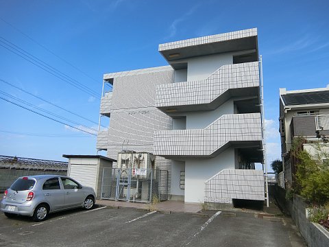 【大村市古賀島町のマンションの建物外観】