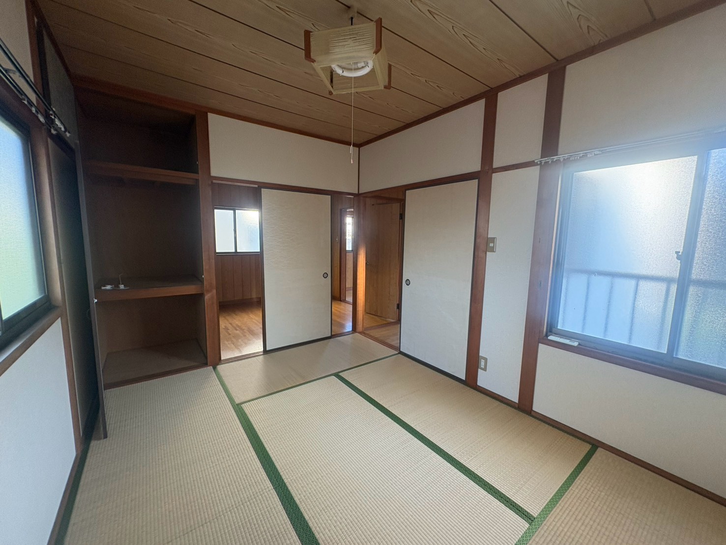 金本貸家A棟の居間写真
