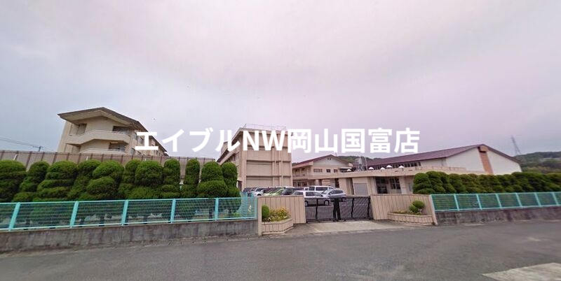 中学校　岡山市立富山中学校（中学校）まで2388m