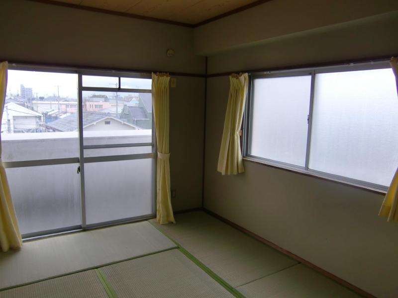 居室・リビング　角部屋！洋室もあり