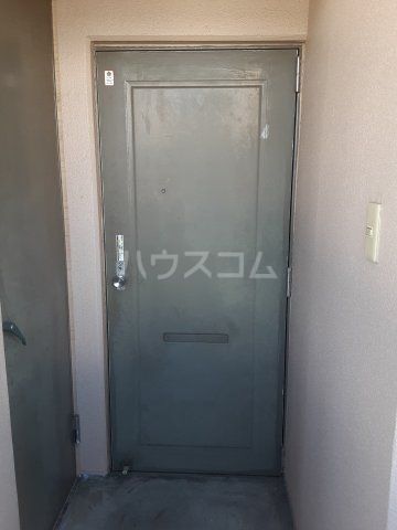 【静岡市駿河区小黒のマンションの玄関】