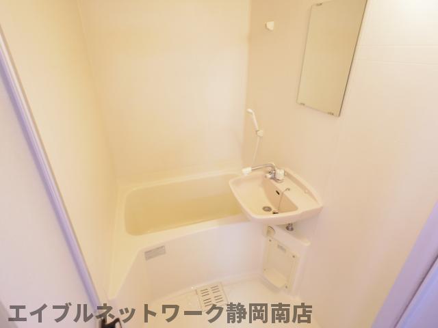バス・シャワールーム　日々の疲れを癒すお風呂付です