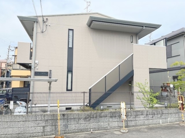 枚方市伊加賀寿町のアパートの建物外観