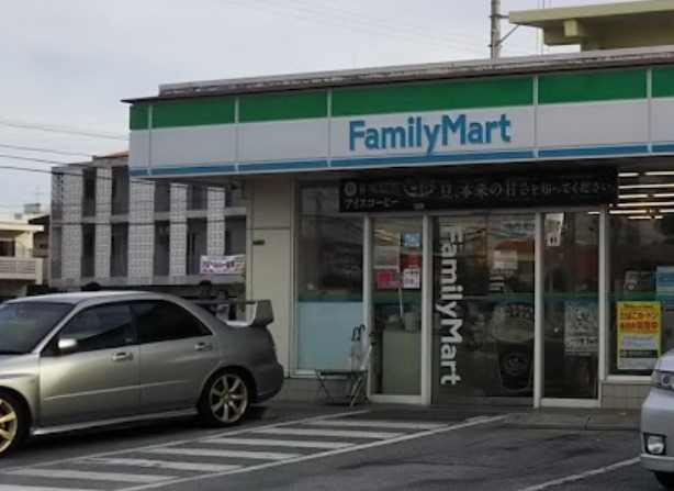 コンビニ　沖縄ファミリーマート 比屋根店（コンビニ）まで368m