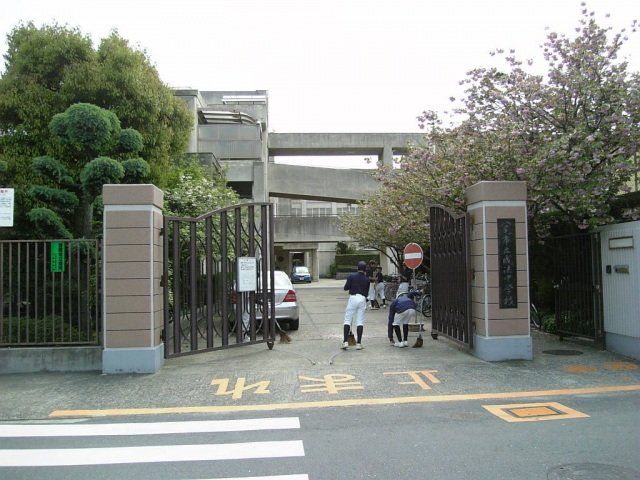 【八尾市陽光園のマンションの中学校】