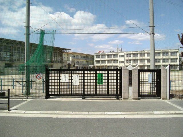 【八尾市陽光園のマンションの小学校】